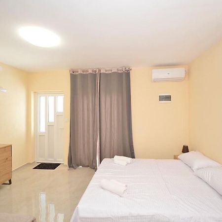 Studio Vukovic Kotor Luaran gambar