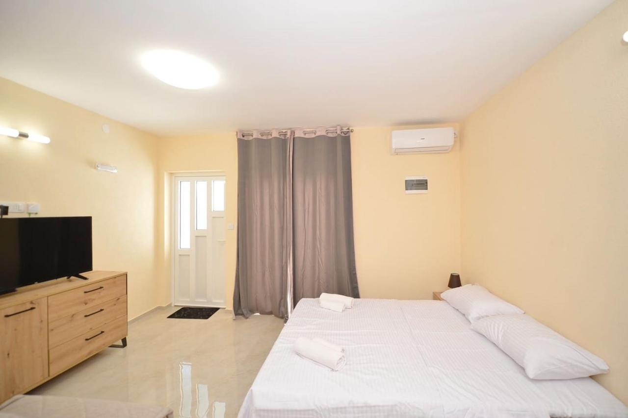 Studio Vukovic Kotor Luaran gambar